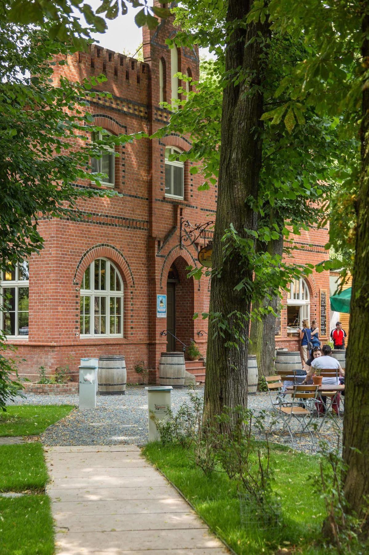 Landhaus Dessau Hotel Exterior photo